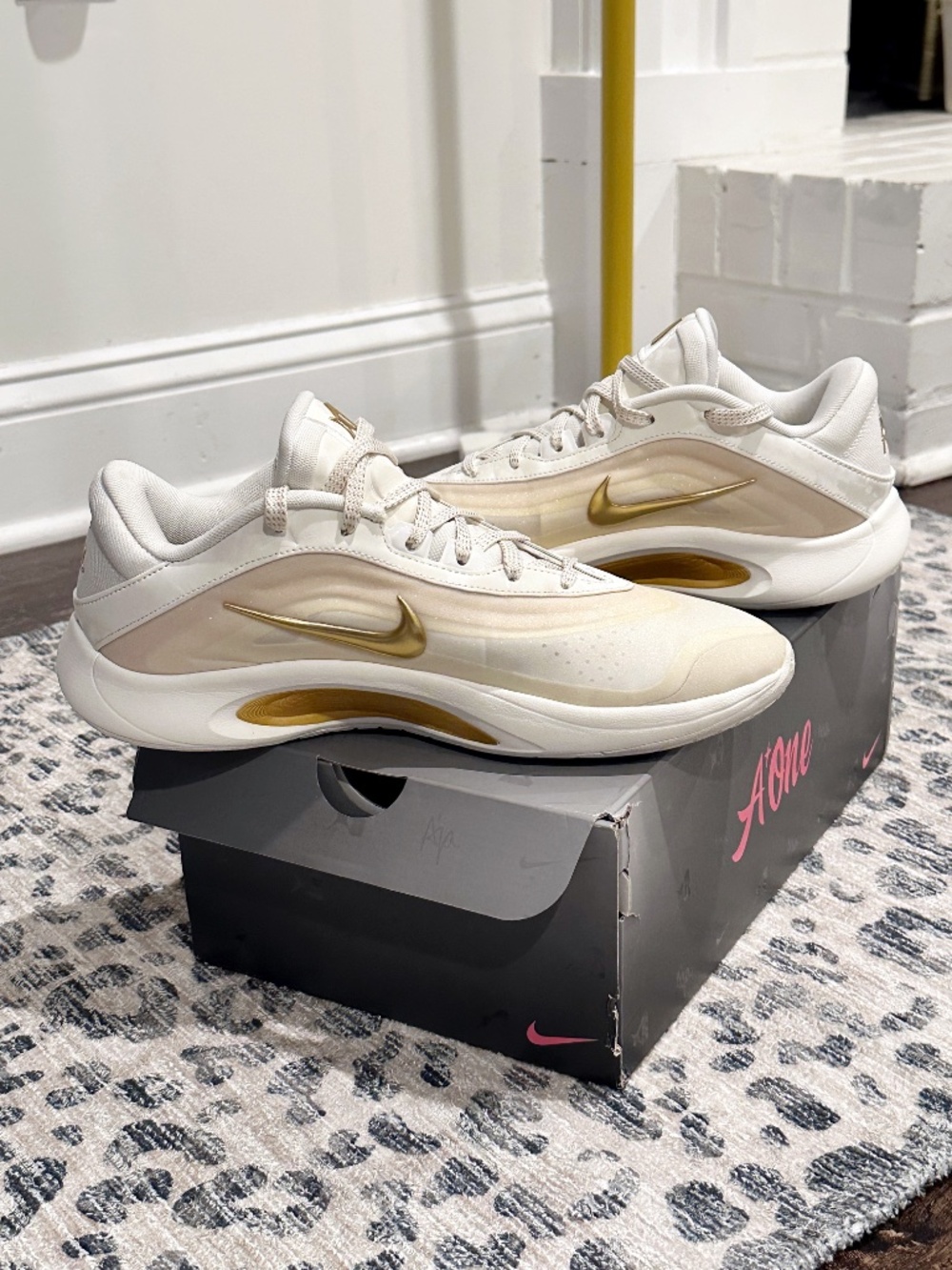 Nike A'One Basketball Shoes Sail/Metallic Gold Size 9 - Picture 6 of 10